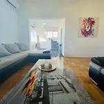 V&a *